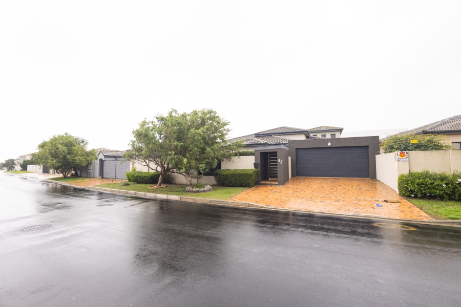 6 Bedroom Property for Sale in Parklands North Western Cape